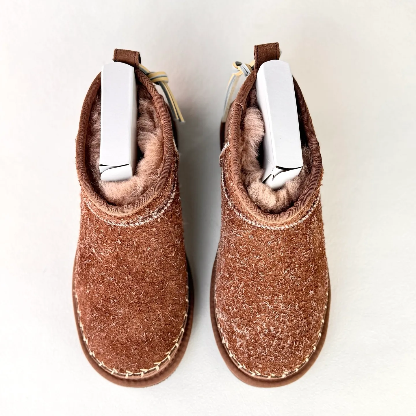 💰520 📦25 New Products for Autumn and Winter | Biarritz · UGG New Products for Autumn and Winter Classic Novelty Series (Biarritz Style) 🔥 I have been recently picked up by this Biarritz model ￼￼[草草R][草草R][草草R] 📦The entire series of Biarritz is now online ❄️There are Tasman slip-ons and ultra-short boots suitable for autumn and winter. ✔️🔘 Tasman Biarritz model Shoe size: 36-40 Color: mustard seed/light oak brown ✔️🔘Classic super short boots Biarritz model shoe size: 36-40 Color: mustard seed/light oak brown 🍁Let’s create our own uniqueness together this autumn and winter ✔️ In the collision of classics and personality 💫 Find your unique relaxed style 😎 This style is very UGG!